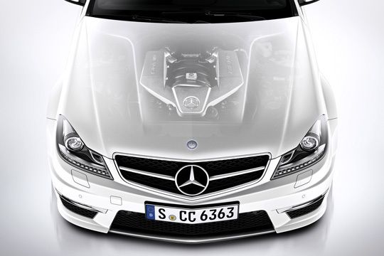 „M3-Killer“: Unter der Haube des Mercedes C63 AMG arbeitet ein bis zu 487 PS starker 6,2-Liter-V8-Motor. (Archiv: Vogel Business Media)