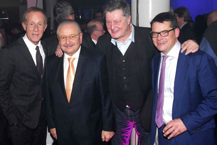 Hessen-Connection: (v. li.) Axel Wintermeyer (Staatsminister und Chef der Staatskanzlei Hessen), Jürgen Karpinski (ZDK-Präsident und Präsident des Kfz-Gewerbes Hessen), Johnny Klinke (Gründer und Geschäftsführer Tigerpalast Frankfurt) und Boris Rhein (Hessischer Staatsminister für Wissenschaft und Kunst). (Foto: Zietz)