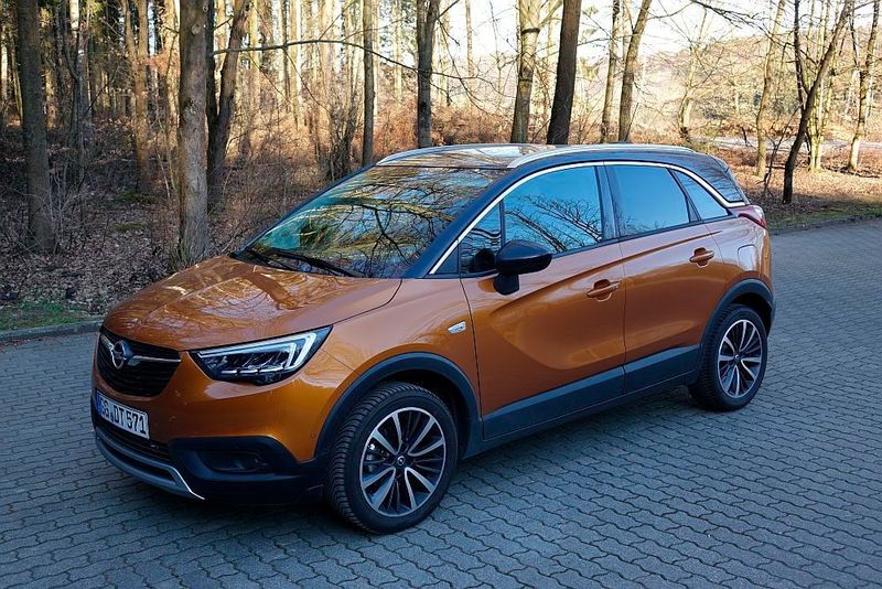 Der Testwagen war mit LED-Scheinwerfern ausgestattet. Sie geben der Front einen hochwertigen Look. (Rosenow / »kfz-betrieb«)