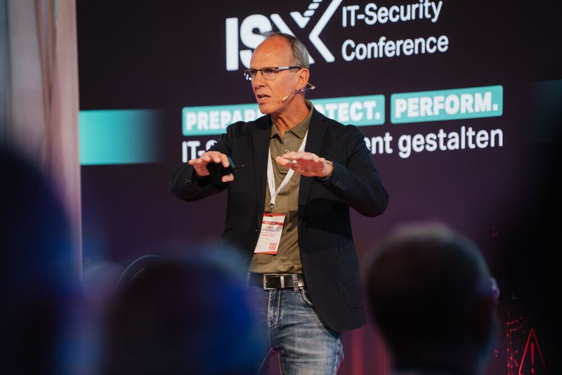 Stefan Strobel, CEO von Cirosec, hielt die Eröffnungs-Keynote „Cybercrime 2026 – Bedrohungen, Erkennung und Schutz“. (Bild: Manuel Emme)