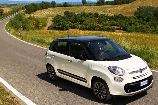 Dabei ist das strenggenommen nicht ganz richtig, steht der 500L doch auf der verlängerten Plattform des Punto, während der 500 die alte Panda-Plattform nutzt. (Foto: Fiat)