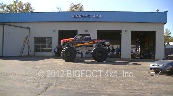 Der Bigfoot 20: der weltweit erste Monstertruck mit Elektroantrieb macht mit über 260 kW und 1100 Nm Autos umweltschonend platt (Bild: Bigfoot 4x4 Inc.)