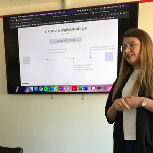 Beworben für den Digital Automotive Award hat sich Geschäftsführerin Vanessa Schmitz allerdings nicht mit einer digitalen Vertriebsstrategie ...(Bild:  Achter/»kfz-betrieb«)