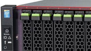 Zwei davon bilden ein hochverfügbares Cluster. (Fujitsu)