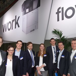 (r.) Norbert Höpfner, Samsung mit seinem Printer Team.(Bild: IT-BUSINESS)