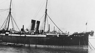 Das Kabelschiff Faraday: Das Schiff wurde 1873 eigens für das Unterseekabel konstruiert und gebaut ( Siemens)