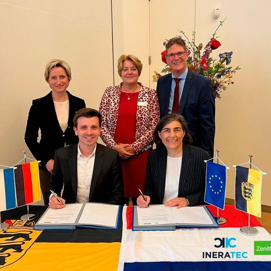 Stärkung der deutsch-niederländischen Bemühungen um eine nachhaltige Energieversorgung: Ineratec und Zenith Energy Terminals unterzeichnen eine Absichtserklärung zum Aufbau von E-Fuel-Produktionskapazitäten im Hafen von Amsterdam.(Bild:  Ineratec)