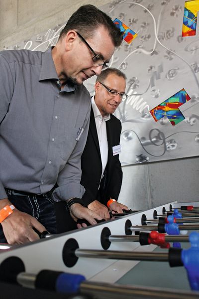Networking am Kicker: Lars Weiler (i-tech) und Andreas Röthemeyer (Midland IT) (Bild: Nordanex)