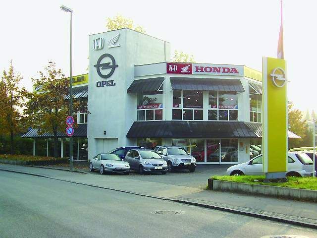 Mit den Marken Opel und Honda bietet die Häusler-Filiale in Stockdorf ein breites Angebotsspektrum rund um die Mobilität. (Archiv: Vogel Business Media)