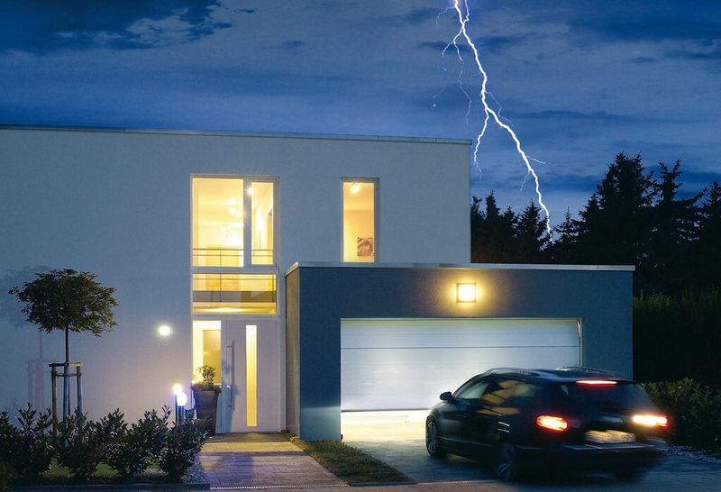 Hörmann steht weltweit für Garagen-Sektionaltore und Haustüren. Mehr als 15 Mio. Tore und Türen wurden seit der Firmengründung im Jahr 1935 produziert. (Bild: Hörmann)