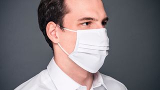 Infektionsschutz für den Alltag: Weitblick, Hersteller von Berufsbekleidung, produziert kurzfristig Hygienemasken.  (Bild: Weitblick)