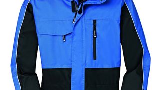 Die  Wetterschutzjacke Denver aus der 4-Protect-Kollektion ist zu 100 % wasser- und winddicht, hoch atmungsaktiv und verfügt über zahlreiche Taschen für Handy, Werkzeug und Equipment. (Bild: BIG)