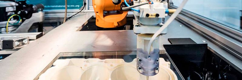 Im EU-Forschungsprojekt SelSus entwickelter, sich selbst reparierender Dispenser des Projektpartners Manufacturing Technology Centre für die Motorenproduktion(Bild:  Fraunhofer IPA)