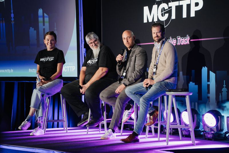 Den finalen Abschluss der MCTTP stellte eine Panel-Diskussion zwischen den drei Gründern des Events dar, moderiert von Vera Nikolic von der Vogel IT-Akademie. (Bild: Manuel Emme Fotografie)