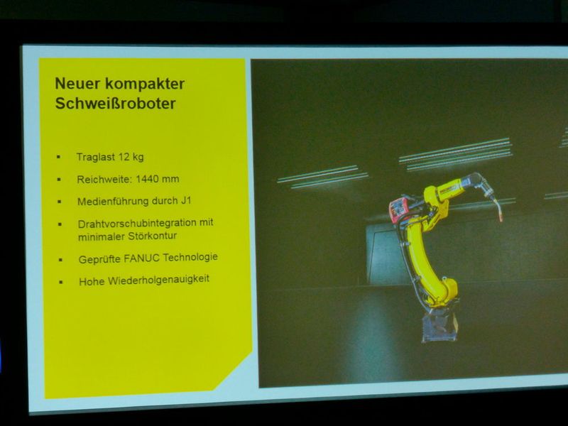Oliver Moschner-Schweder, Product Manager Arc Welding Automotive Center bei Fanuc, gibt schon jetzt einen Ausblick auf die Messeneuheiten, es wird ein neuer kompakter Schweißroboter vorgestellt werden. (Fanuc)