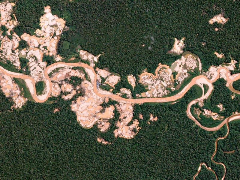 Peru illegale Goldmine – Die Goldmine „La Pampa“ erreichte  das Nationalreservat Tambopata.  (Bild: Planet Labs Inc. )