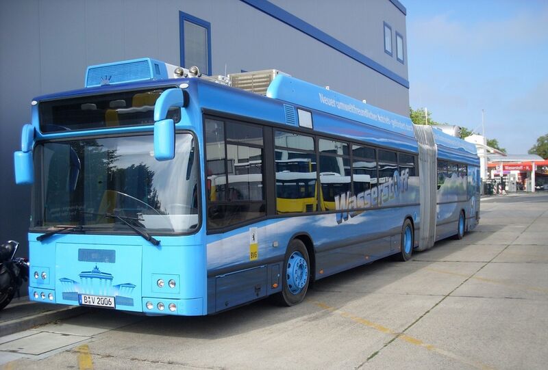 Auf dem Weg vom Hybrid- zum Vollelektrobus: BFFT war 2006 bereits an der Entwicklung von Hybridbus-sen für die Berliner Verkehrsbetriebe beteiligt. (Bild: BFFT)