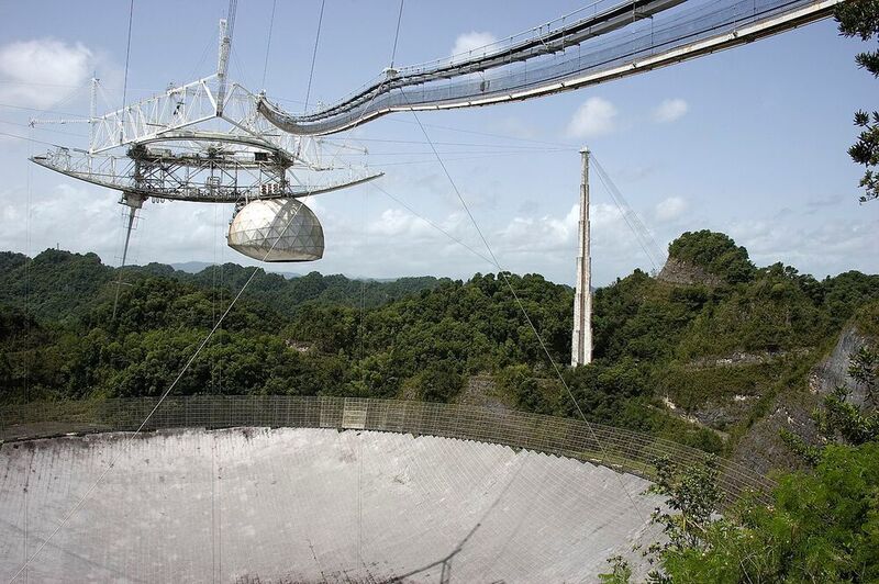 Das Arecibo Teleskop - lange Zeit das größte Teleskop der Welt. (Arecibo Observatory / Chris Amelung / CC BY 2.0)