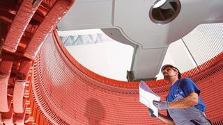 Die Voith Group konnte im vergangenen Halbjahr leicht wachsen und alle drei Sparten des Kerngeschäfts (Hydro, Paper, Turbo) schreiben schwarze Zahlen. Im Bild: Statorrahmen eines Generators
 (Voith Hydro)