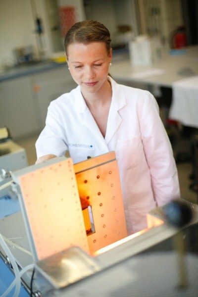 Persönlich Schutzausrüstung wird auch auf ihre Wirksamkeit gegen Strahlungswärme überprüft. (Bild: Hohenstein Institute)