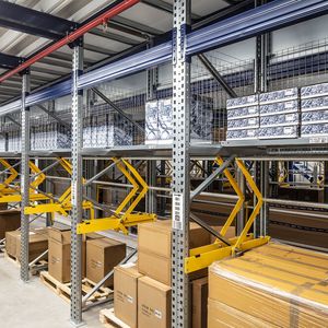 ... dafür stehen circa 1.000 Lagerplätze mit Zusatzebene im Stollenlager zur Verfügung.(Bild:  Meta)