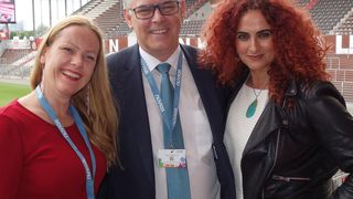 (v. l.) Hannah Lamotte (IT-BUSINESS), Paul Eccleston (Nuvias) und Besa Agaj (IT-BUSINESS) (Vogel IT-Medien GmbH)