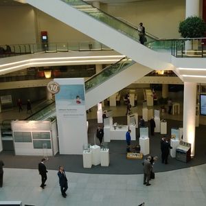 Jubiläumsausstellung zur Entwicklung des Druckgießens mit historischen Exponaten.