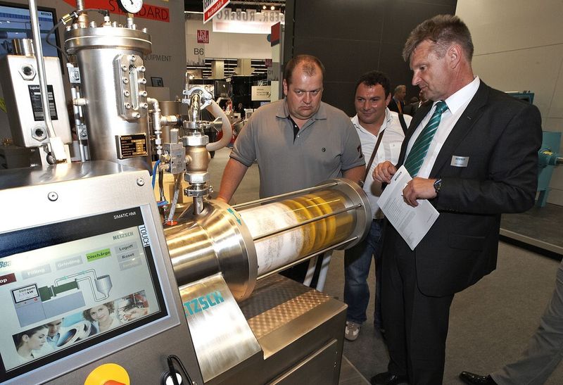 Rund 3800 Aussteller aus aller Welt präsentieren ihre Produkte, Verfahren und Dienstleistungen auf der Achema 2015.  (Dechema)