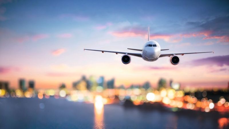 Hoher Druck:  Die Luft- und Raumfahrtbranche muss schneller entwickeln, effizienter planen und Ressourcen besser nutzen. Hierbei kann Quantencomputing helfen.(Bild:  Romolo Tavani | Adobe Stock)