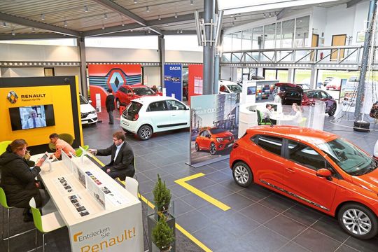 Die Hermann-Gruppe widmet sich ihren Marken an möglichst allen Standorten mit aller Kraft. Funktioniert das nicht, wird der Vertriebsvertrag wieder abgegeben. Mit Renault und Dacia passt es: Deshalb investiert Herrmann derzeit in die Innen- und Außen-CI der Renault-Häußer und hat einen weiteren Standort übergenommen.(Bild:  Hermann)