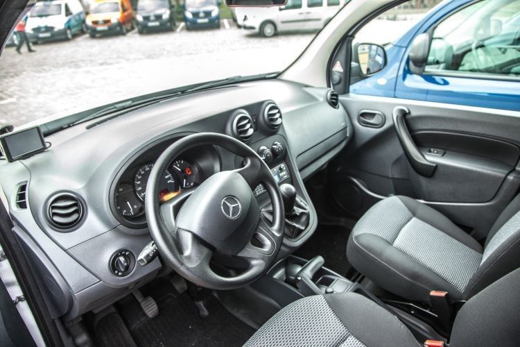 Den Innenraum hat Mercedes bewusst schlicht gehalten und keinen Knopf zu viel verbaut. (Foto: Suffner)