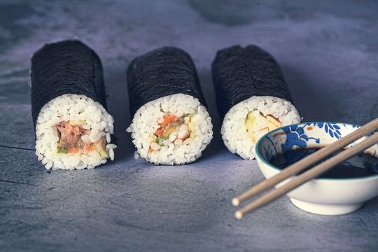Sushi-Blätter sind laut dem Bundesamt für Verbraucherschutz und Lebensmittelsicherheit (BVL) häufig mit Schadstoffen belastet. Auch Jodgehalt sei oft zu hoch. Sushi-Blätter sind laut dem Bundesamt für Verbraucherschutz und Lebensmittelsicherheit (BVL) häufig mit Schadstoffen belastet. Auch Jodgehalt sei oft zu hoch.