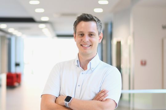 Daniel Sperlich: „Die DataNavigateApp ermöglicht einen einfachen Einstieg in die Produktionsanalyse und schafft die Grundlage für fundierte Entscheidungen zur Steigerung von Produktivität, Energieeffizienz und Anlagenverfügbarkeit.“(Bild:  Mitsubishi Electric)