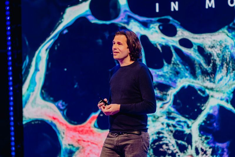 d.velop-Vorstand Rainer Hehmann verdeutlichte die Bedeutung sinnstiftender technologischer Innovationen. (Bild: d.velop)