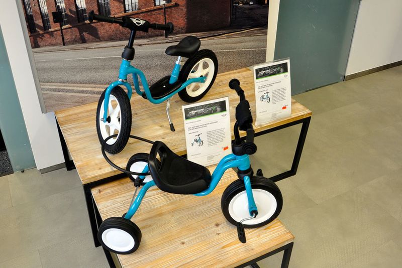 Probefahrten sind auch für die Kleinsten möglich – und die können ihr Gefährt gleich mitnehmen. (Wehner / »kfz-betrieb«)