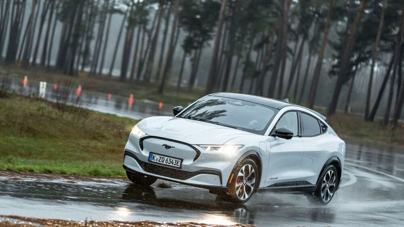 Bis zu 610 Kilometer Reichweite sollen mit dem Mustang Mach-E möglich sein. (Bild: Ford)