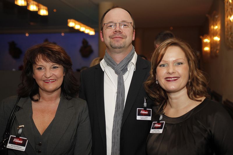 Hahn im Korb: Roswitha Siegmund, Microtronica - Arrow, Torsten Duffner, Smartbook, und Hannah Lamotte (IT-BUSINESS) (Archiv: Vogel Business Media)