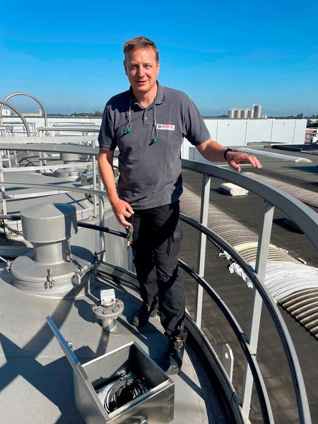 „Wir sind sehr zufrieden mit der Lösung von Turck Multiprox. Zu einem sehr akzeptablen Preis können unsere Mitarbeiter aus Einkauf und Produktion nun kontinuierlich den Granulatbestand in unseren Silos überwachen und schnell handeln, so dass die Versorgung immer auf unsere Bedürfnisse zugeschnitten ist.“ Guy De Vuyst, Adfil (Bild: Hans Turck GmbH & Co. KG)