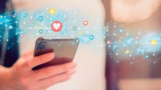 Der Alles-Könner Smartphone ist in Krisenzeiten besonders beliebt. (© sitthiphong - stock.adobe.com)