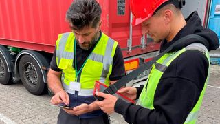 Alternativ zur Truckerkarte implementiert das Leercontainerdepot HCS im Hamburger Hafen  aktuell die digitale Authentifizierung mithilfe der „ImpalaID“-App. (Bild: Dakosy)