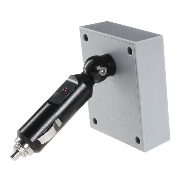 ...sondern um Handys aufzuladen. Bis zu zwei Geräte können geladen werden und während der Fahrt leuchtet der Fluxkompensator. Eine Überraschung soll den Fahrer  bei 88 mph dennoch erwarten. (Get Digital)