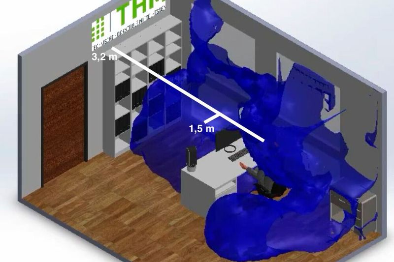 Gleichzeitig warnen die Forscher davor, einen bei warmem Wetter beliebten Tischventilator aufzustellen – ohne Maskenschutz und bei geöffnetem Fenster verbreitet sich die Aerosolwolke innerhalb weniger Sekunden im ganzen Raum.  (Bild: THM)