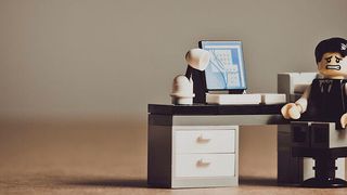 Die Frist von SAP bis 2027 von ECC auf „S/4 HANA“ zu migrieren läuft und die Hürden, die Unternehmen hier überwinden müssen, sind enorm.  (Bild: frei lizenziert: kirill_makes_pics)