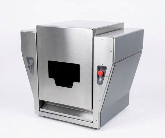 The self-scan captures printed circuit boards fully automatically using a camera, and the AI then takes over the evaluation.(Image: Eigenblue GmbH)