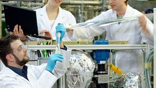 Katalyse-Forschung in der RWTH Aachen stellt Weichen für die Nutzung erneuerbarer Energien in der chemischen Produktion. (Bild: Peter Winandy)