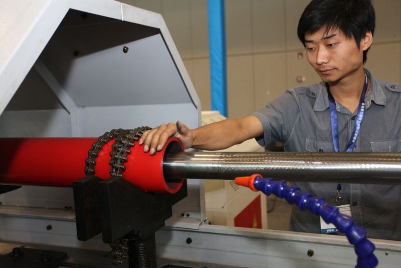 Vor allem chinesische Besucher interessierten sich für die Exponate auf der AMB China 2013. (Bild: AMB China)