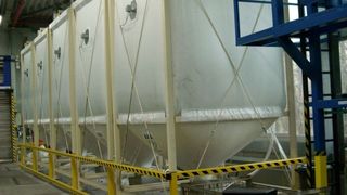 Flex-Silos zur Lagerung von Kunststoffgranulat  (Bild: A.B.S. Silo- und Förderanlagen)