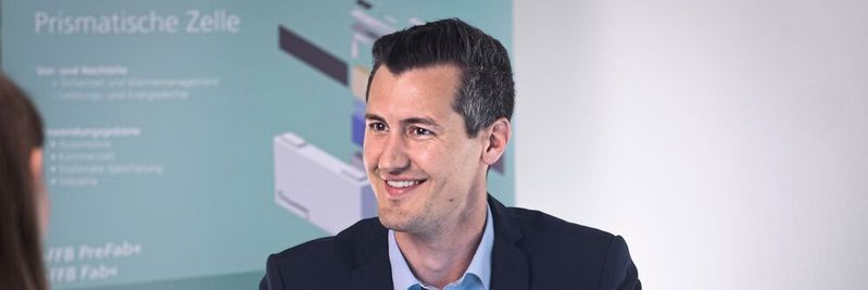 „Die Batterietechnologie ist noch lange nicht am Ende ihrer Entwicklung angekommen“, sagt Jannik Jasper, Fraunhofer-Einrichtung Forschungsfertigung Batteriezelle FFB.(Bild:  Fraunhofer FFB)