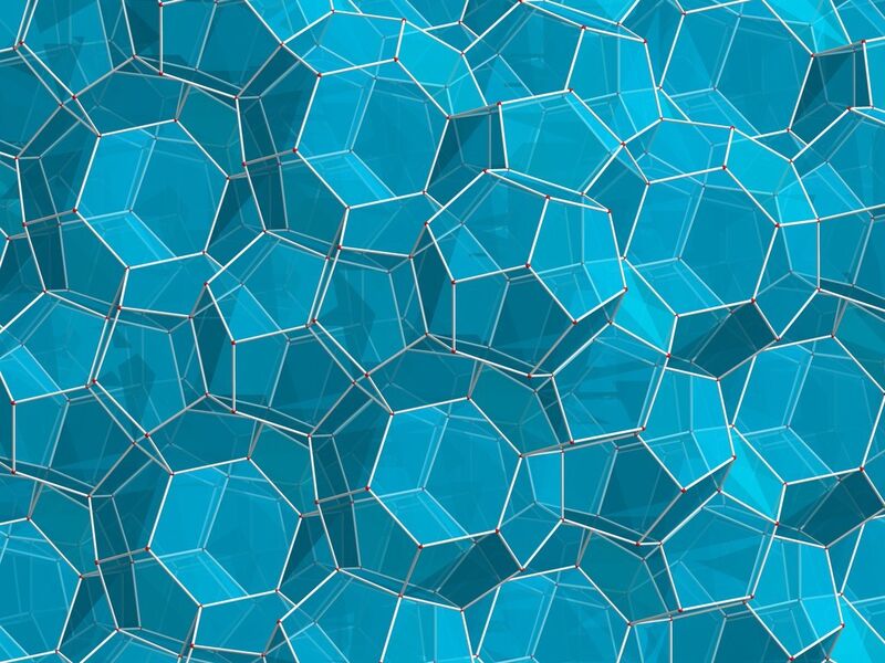 Ausschnitt aus der Kristallstruktur von Eis XVI: Wassermoleküle (kleine rote Punkte) werden durch Wasserstoffbrückenbindungen (weiße Verbindungen) zusammengehalten und bilden eine dreidimensionale Käfigstruktur. Normalerweise sind die polyedrischen Käfige mit Gasmolekülen gefüllt - in Eis XVI sind sie leer (Bild: Quelle: Uni Göttingen)