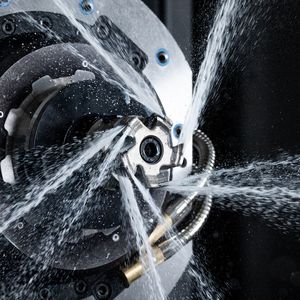 At the AMB, live demonstrations are taking place on a 5-axis universal machining center G350 from Grob at Ceratizit. In addition to the "ProACT-Mill", the additively manufactured indexable insert milling system "MaxiMill - 211-DC" (image) with optimal coolant supply is also being demonstrated.(Image: Ceratizit)